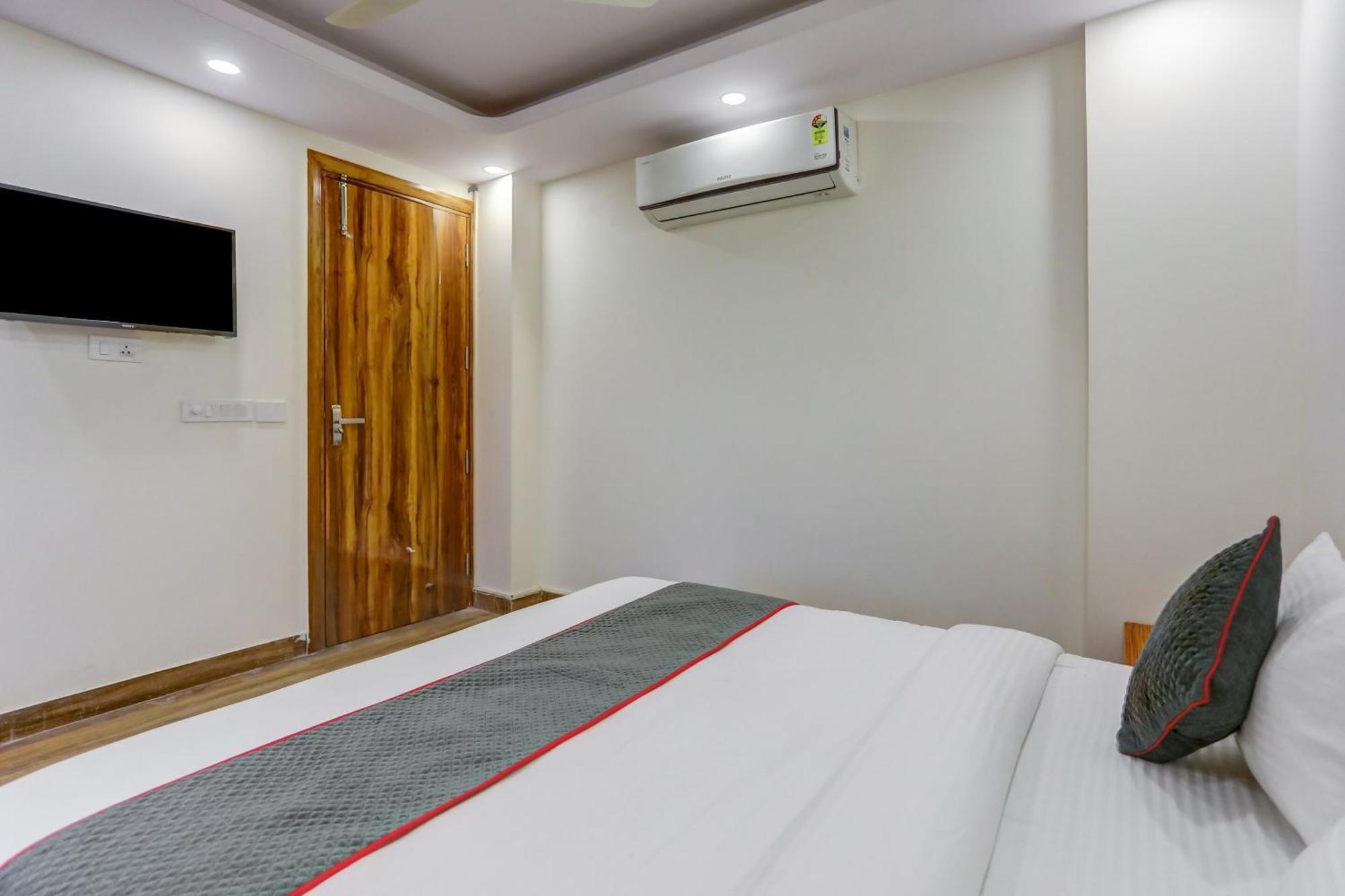 Collection O The Doors Near Appu Ghar Hotel Gurgaon Ngoại thất bức ảnh
