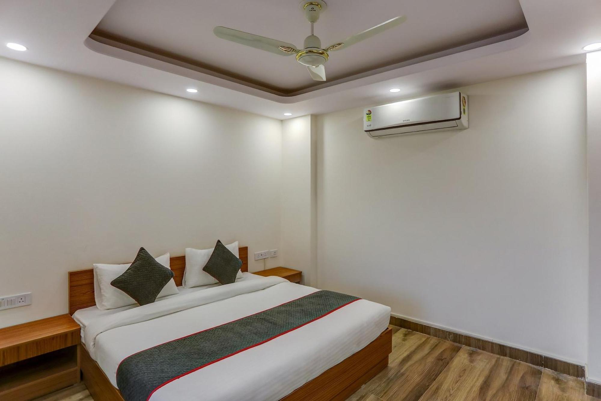 Collection O The Doors Near Appu Ghar Hotel Gurgaon Ngoại thất bức ảnh