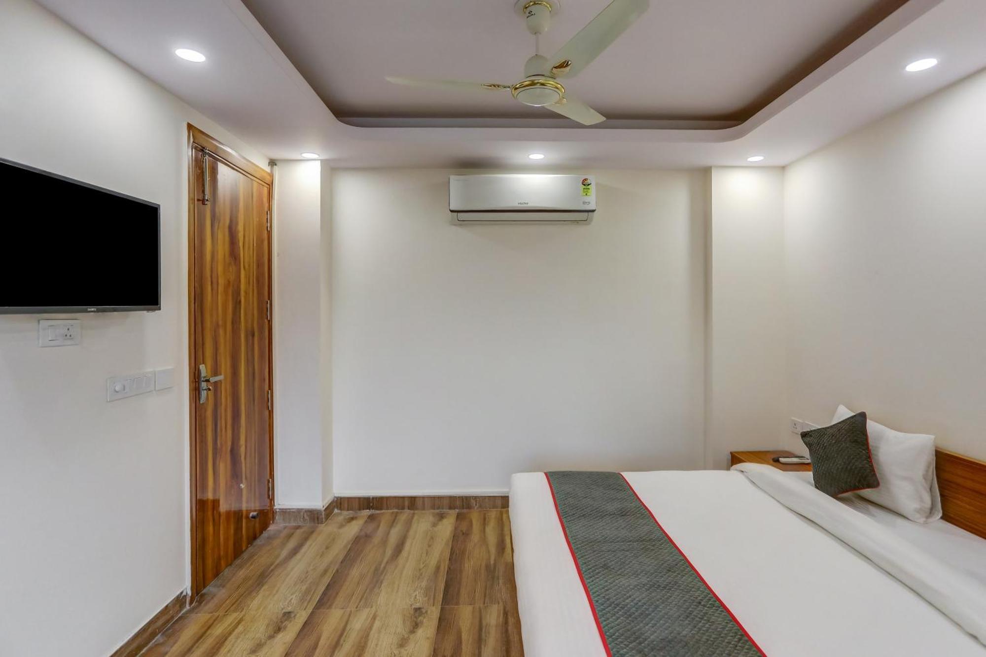 Collection O The Doors Near Appu Ghar Hotel Gurgaon Ngoại thất bức ảnh