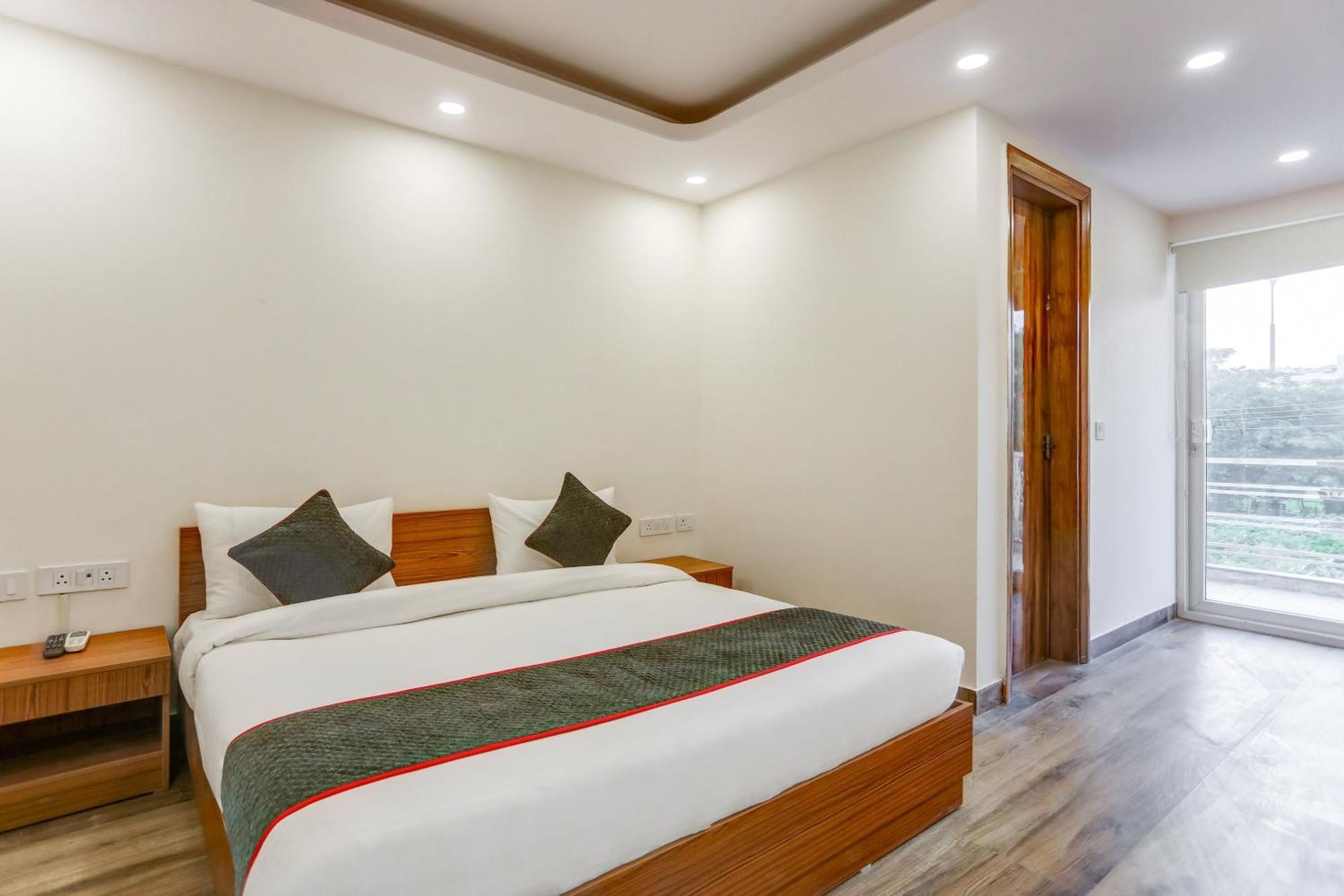 Collection O The Doors Near Appu Ghar Hotel Gurgaon Ngoại thất bức ảnh
