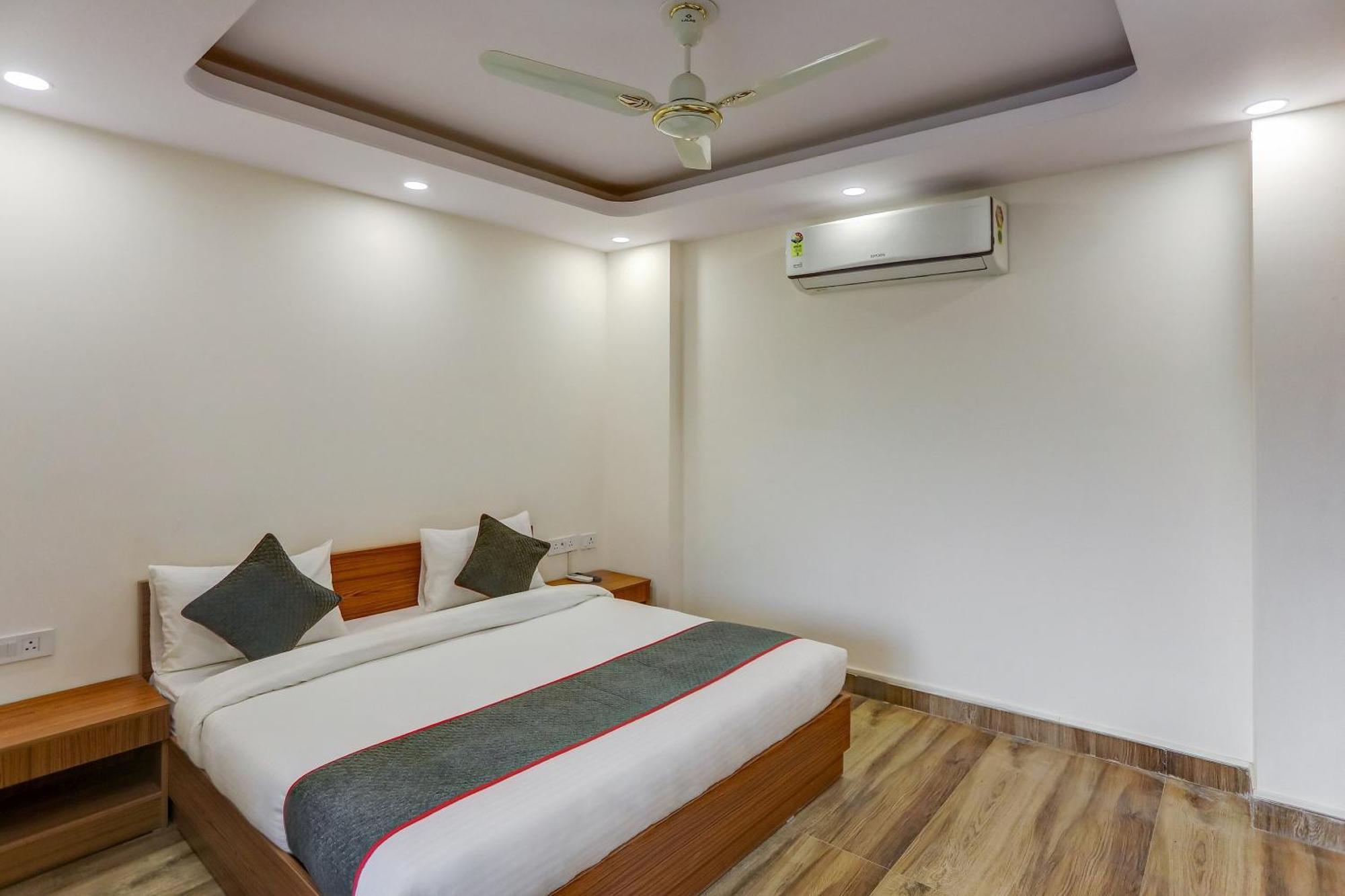 Collection O The Doors Near Appu Ghar Hotel Gurgaon Ngoại thất bức ảnh