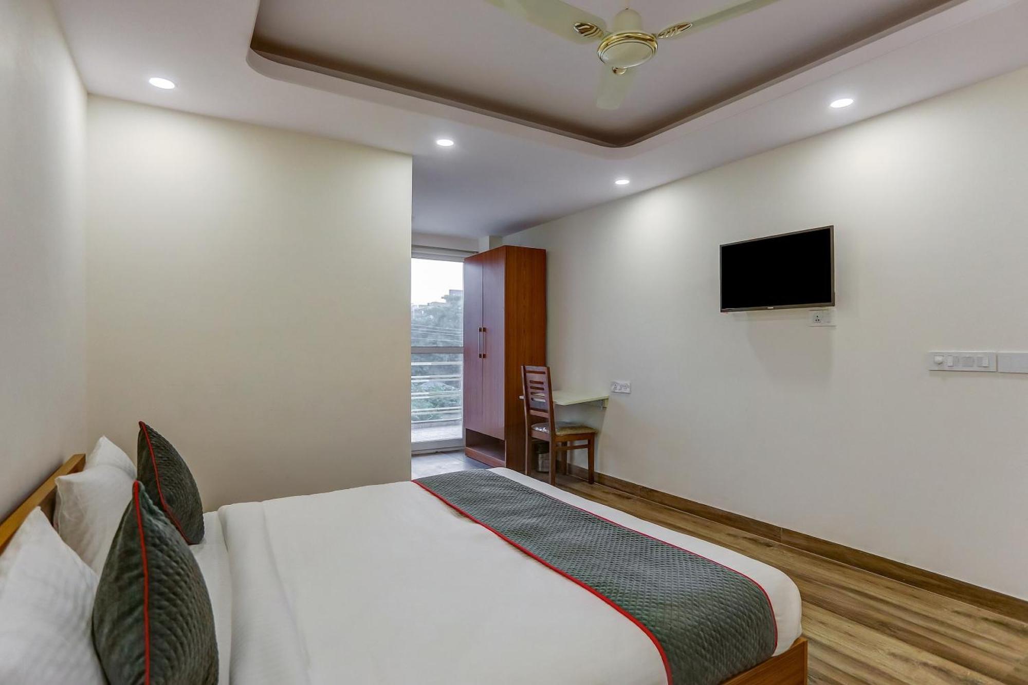 Collection O The Doors Near Appu Ghar Hotel Gurgaon Ngoại thất bức ảnh
