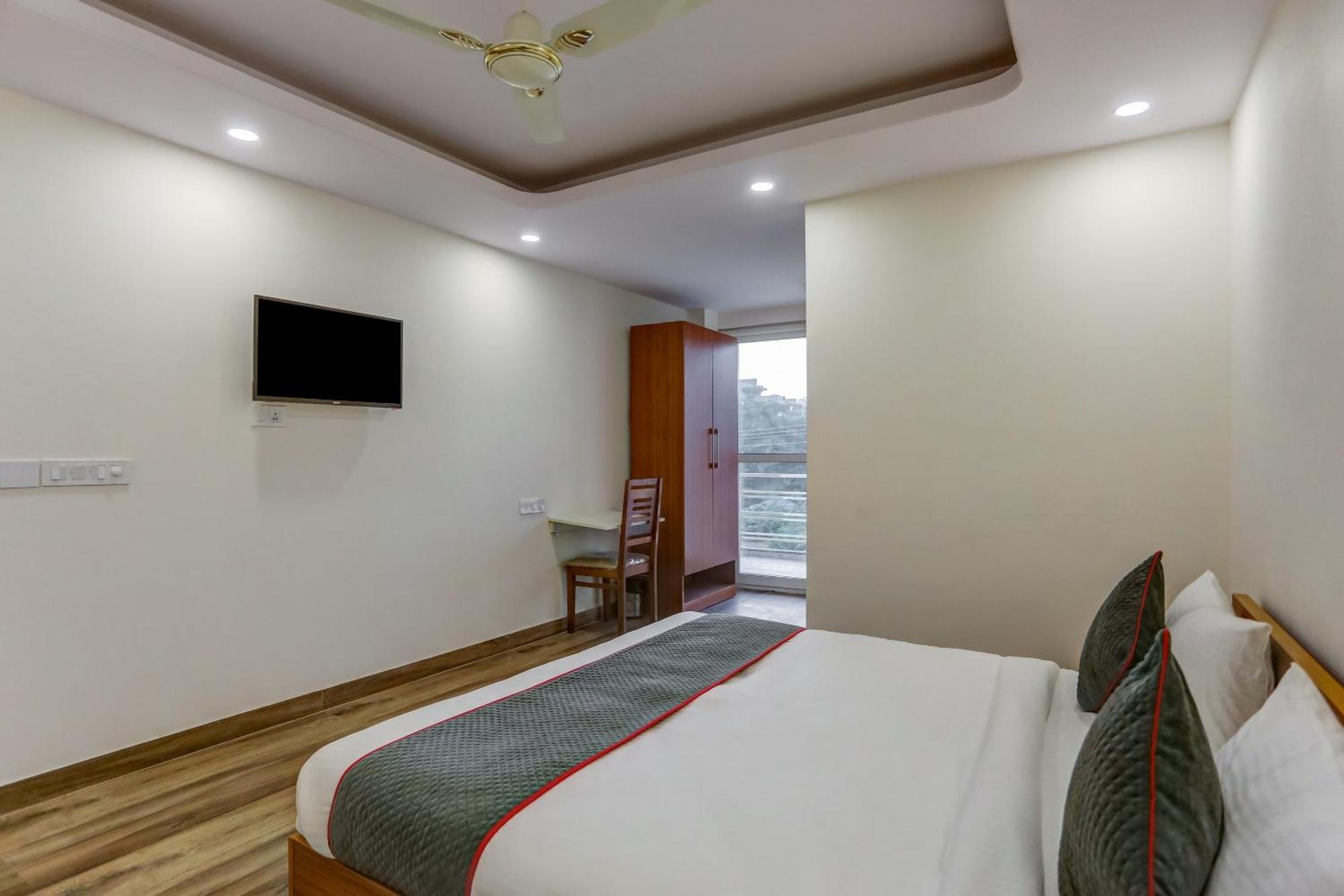 Collection O The Doors Near Appu Ghar Hotel Gurgaon Ngoại thất bức ảnh