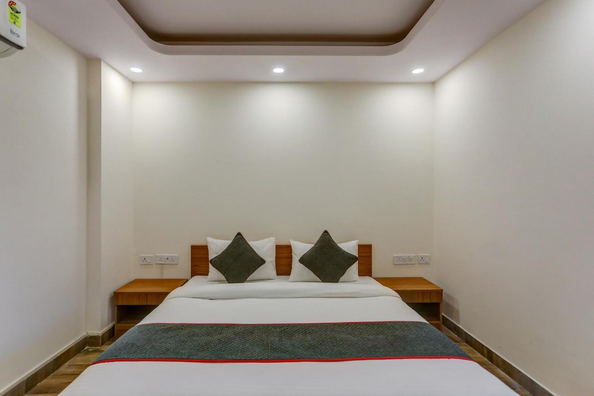 Collection O The Doors Near Appu Ghar Hotel Gurgaon Ngoại thất bức ảnh