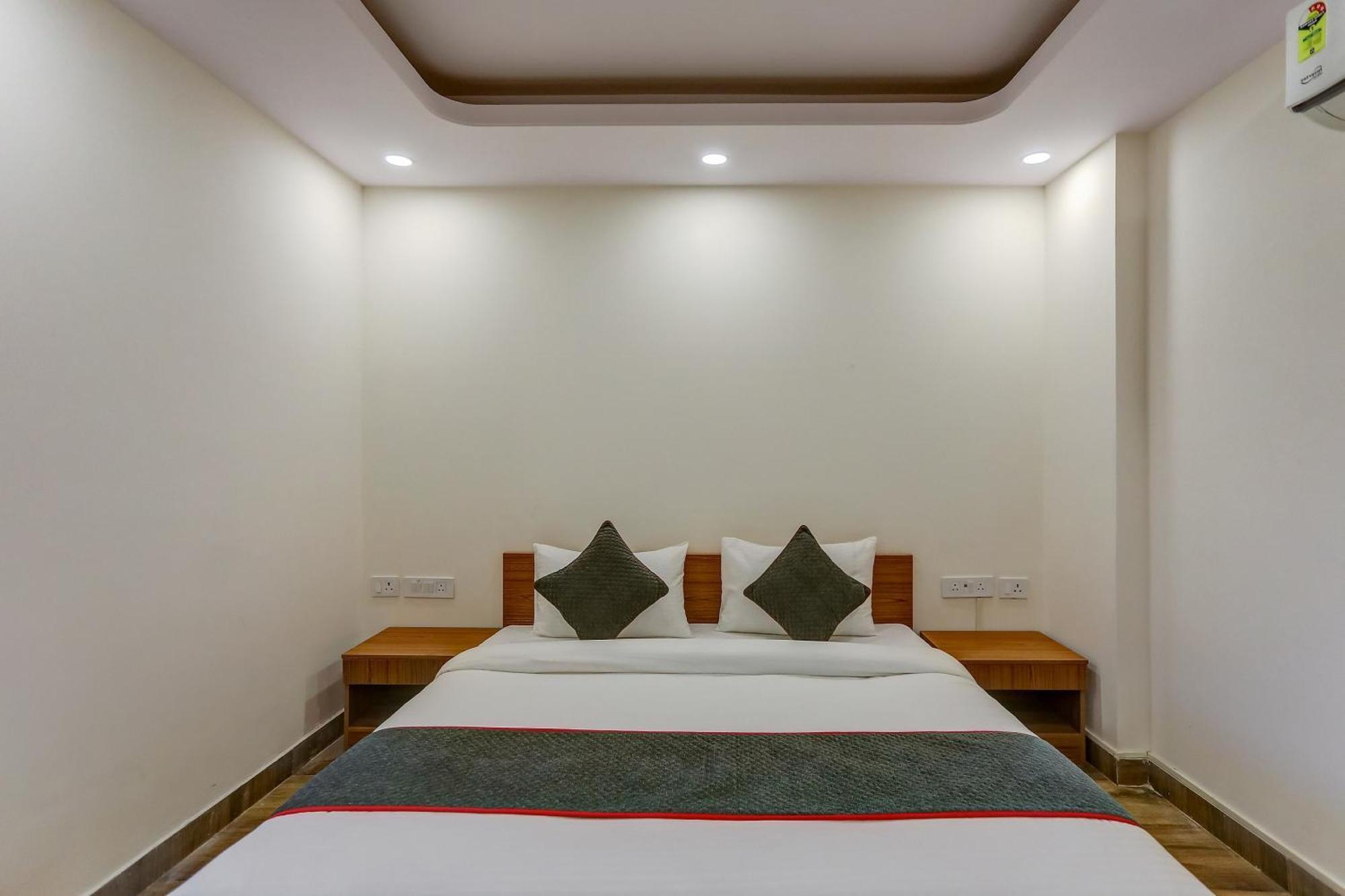 Collection O The Doors Near Appu Ghar Hotel Gurgaon Ngoại thất bức ảnh