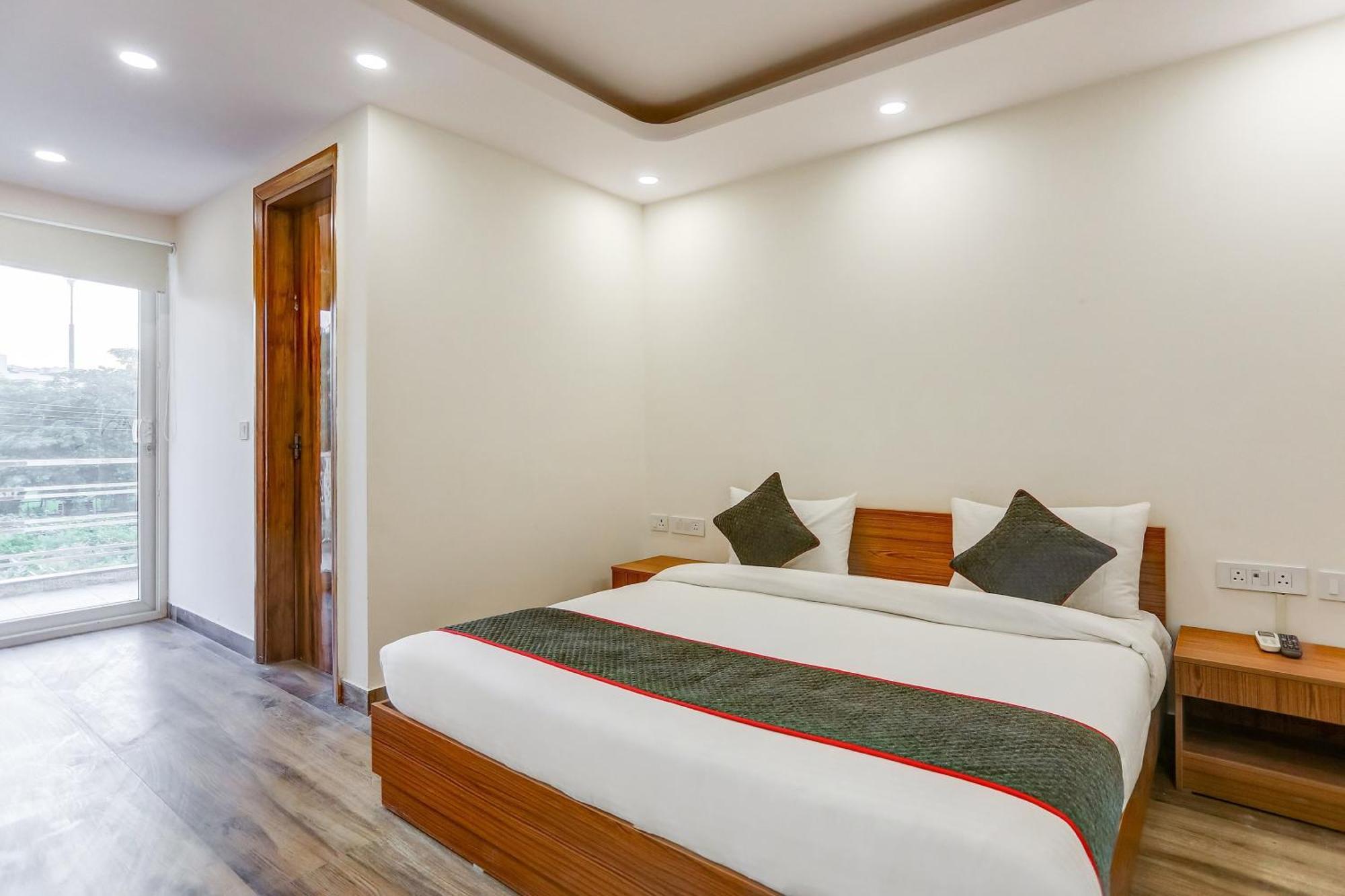 Collection O The Doors Near Appu Ghar Hotel Gurgaon Ngoại thất bức ảnh